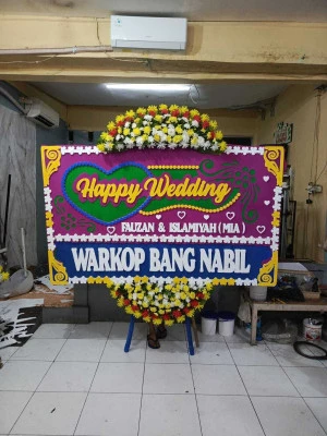 Papan Bunga di Jalan Raya Bekasi